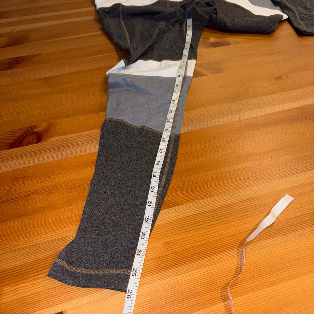 Athleta Modblock Salutation Tights Size Medium Gray Colorblock High Rise Pockets - Picture 3 of 10